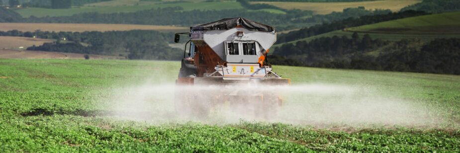 npk: máquina em plantação