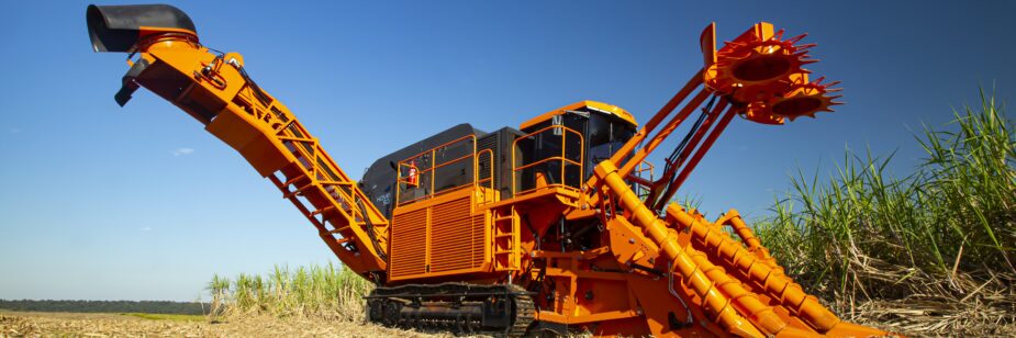 Colhedora de cana-de-açúcar Hover 500 permite ajustes automáticos que mantêm o corte rente ao solo